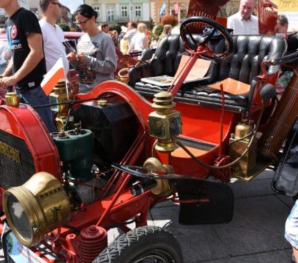 Legendarne zabytkowe samochody odwiedziły Wadowice