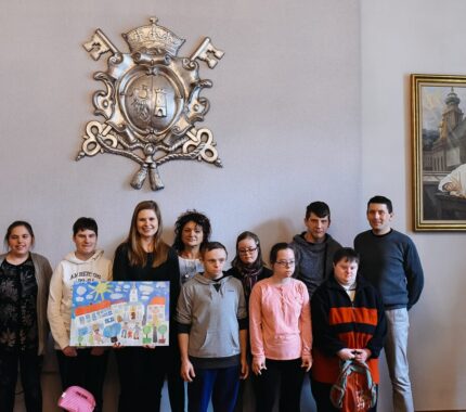 Wychowankowie ośrodka w Kaczynie odwiedzili nasz magistrat