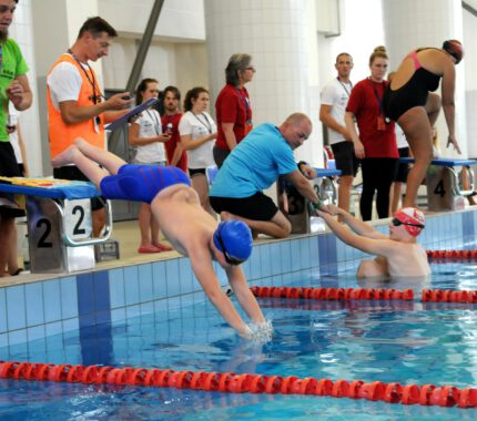 Pływackie zawody osób z niepełnosprawnościami z udziałem gminy Wadowice