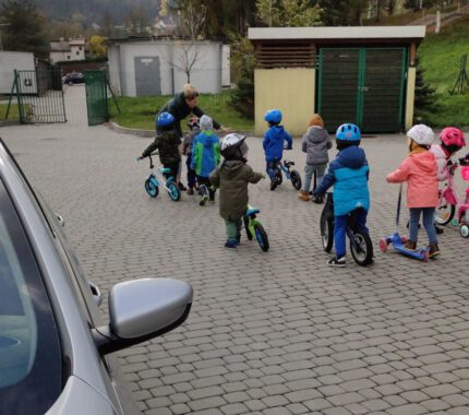 Przedszkolaki świętują Dzień Roweru
