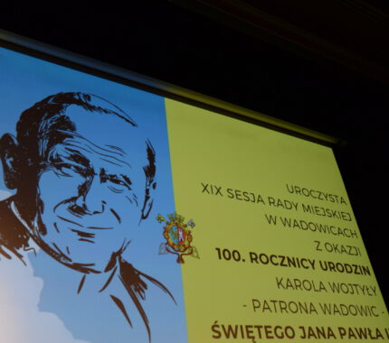 Wręczenie medali z okazji 100. rocznicy urodzin św. Jana Pawła II