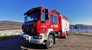 Strażacy z Jaroszowic przywitali nowy wóz
