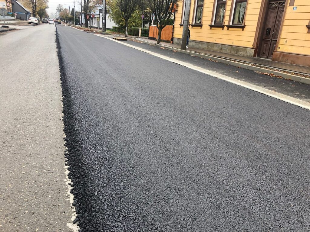 asfalt 1024x768 - Na ulicy Lwowskiej polał się asfalt