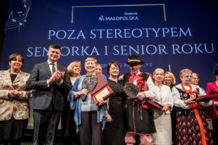 Trwa nabór zgłoszeń do Plebiscytu „Poza Stereotypem – Seniorka i Senior Roku”!